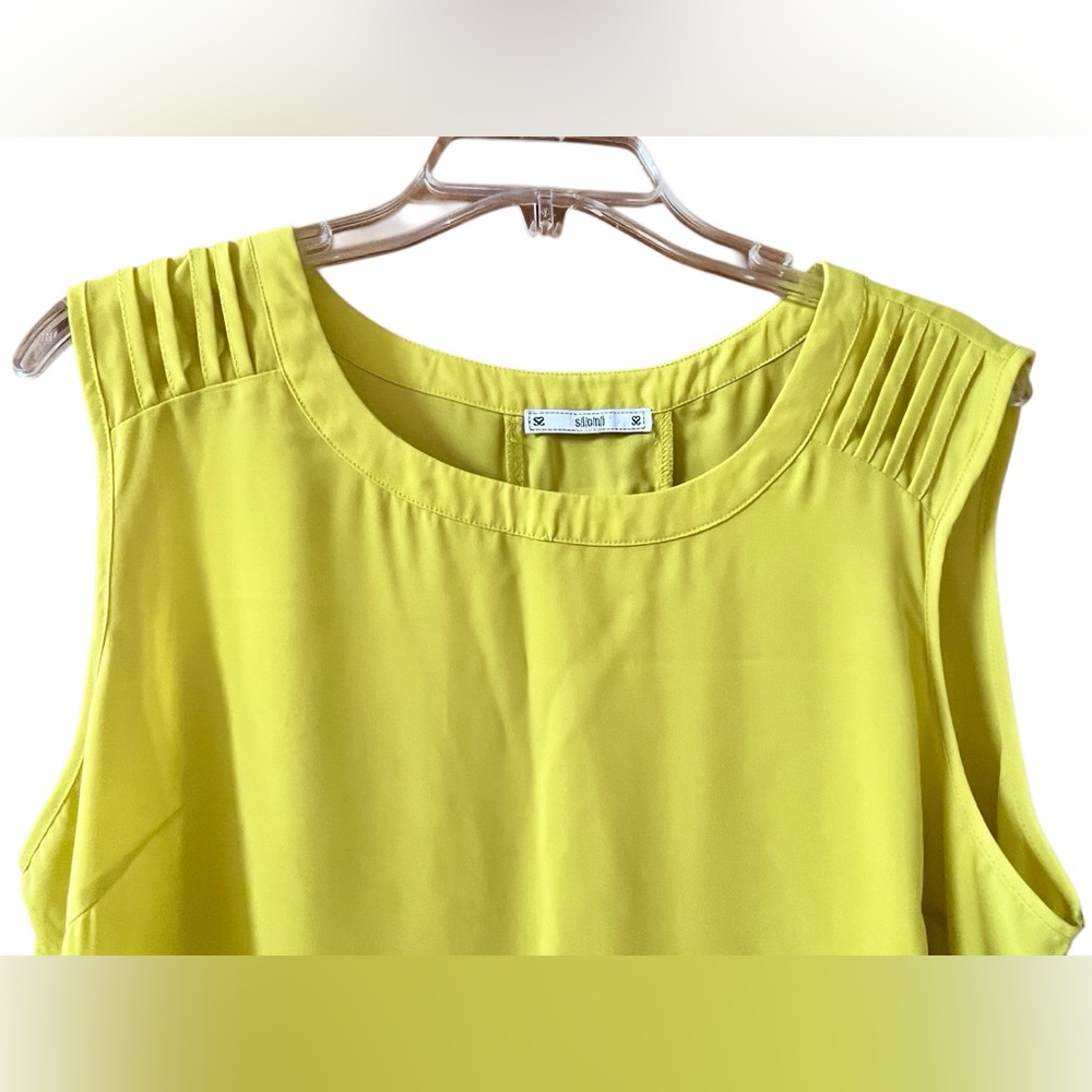 Sioni Lemon Green Pleated Shoulder Blouse Size L